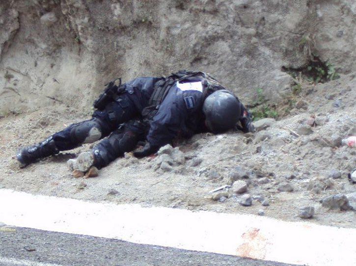双人枪战手机版:现实版警匪枪战，警察全灭！！有图有真相！[已扎口]