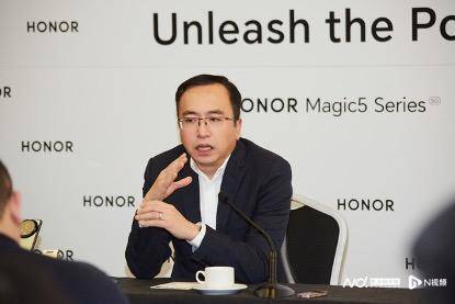 一站到底pk版苹果:荣耀赵明谈高端机战略：与华为“掰手腕”，走继承发展之路