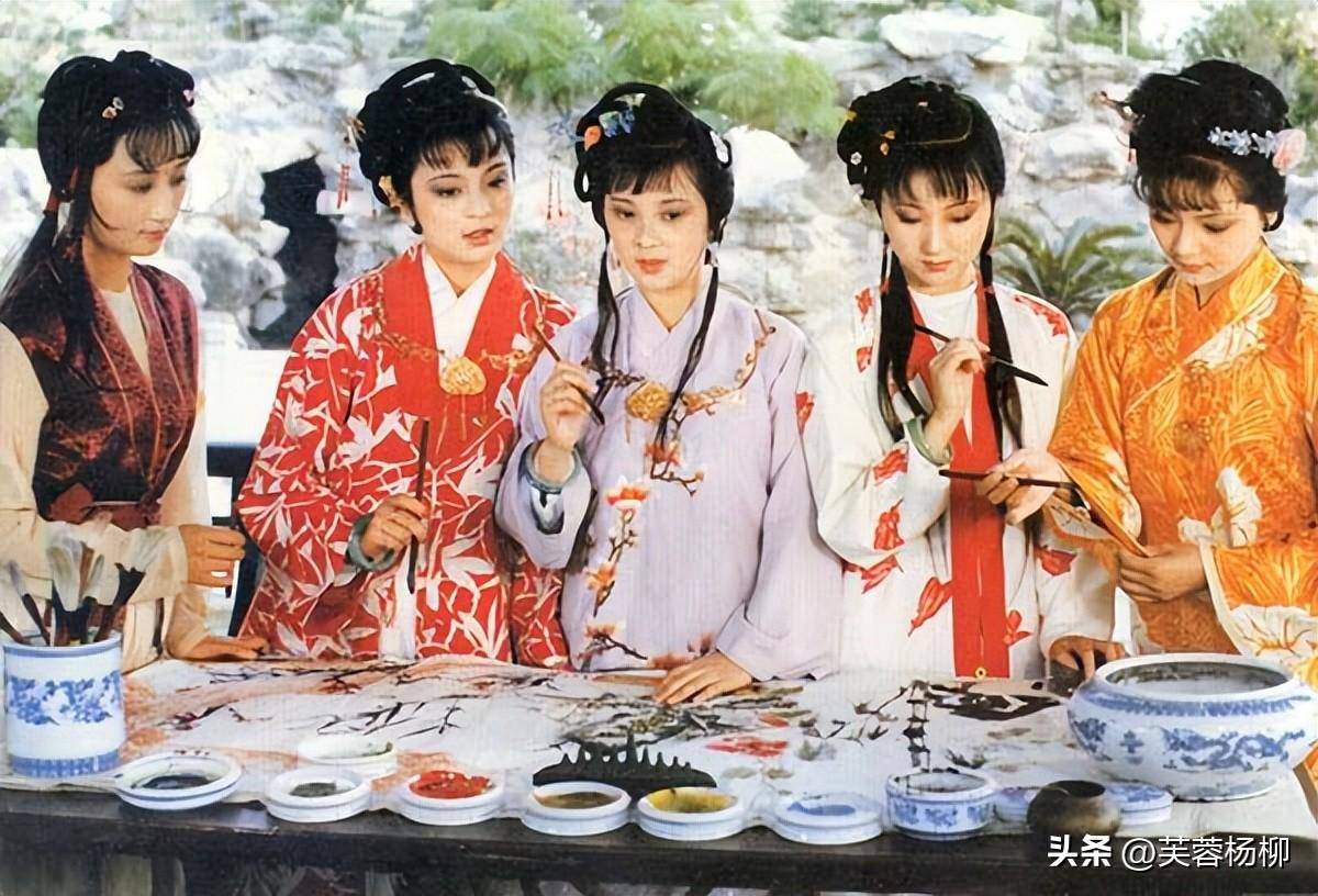 小苹果舞蹈练习版
:40年后，再看“红楼梦中人”，无滤镜无美颜，最美不过“尤二姐”
