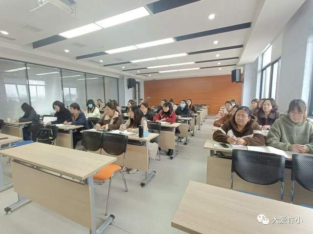 名师e课堂苹果版
:小学高年级道德与法治新课标解读与教材梳理沙龙活动在许庄小学举行