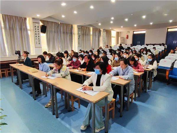 名师e课堂苹果版
:研读课程标准 提升学科素养——渭城区风轮小学开展新课标专题培训活动-第2张图片-亚星国际官网