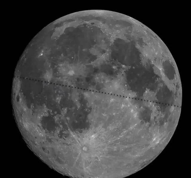 大球吃小球 苹果版:好奇 - 为什么空间站受万有引力影响，却没有重力？