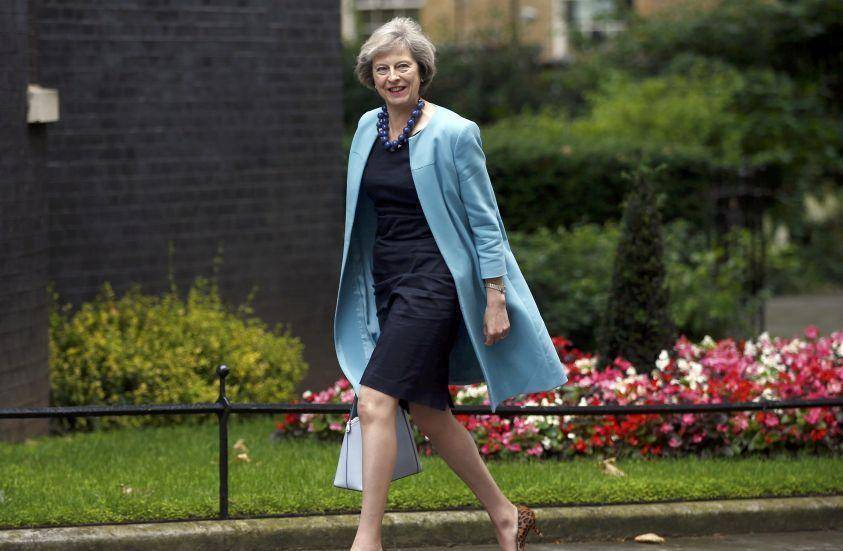 欧俪的苹果版:特雷莎·梅，只上时尚版的“花瓶”首相：成也脱欧，败也脱欧上