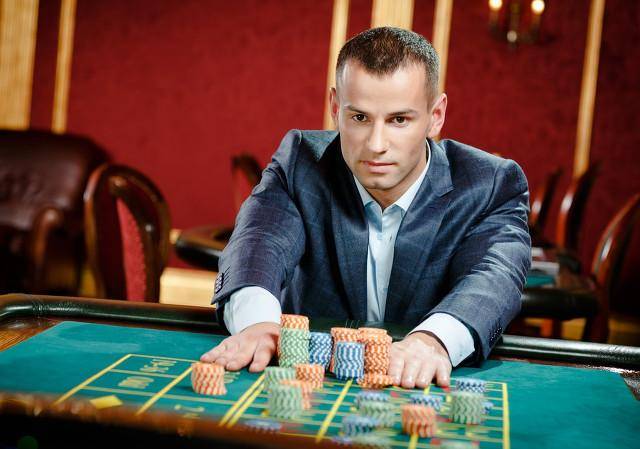 天天爱棋牌苹果版:赌徒不可信，自毁前程的除了张继科，还有很多普通人！
