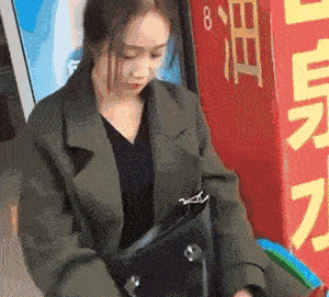 honor是什么牌子手机:搞笑GIF趣图：不愧是两口子神同步-第3张图片-亚星国际官网