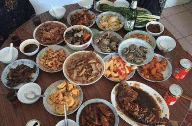 几百块钱的手机:为什么有的人宁愿去饭店花几百元，也不愿意花二十块钱买一份肉自己做？