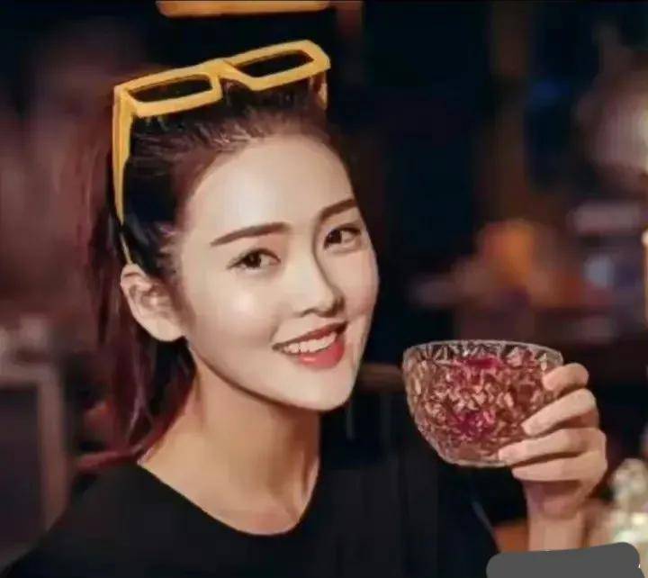 不是白珊珊，是林丹丹，恒大歌舞团首任团长是许家印得不到的女子-第9张图片-亚星国际官网
