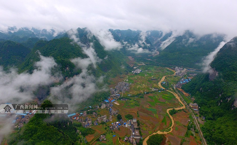 广西新闻客户端凌云百坭村广西百色市凌云县泗城镇后龙村获得的荣誉