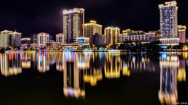 百色夜景手机版广西百色那坡县分享城市景色继续逛吃逛吃